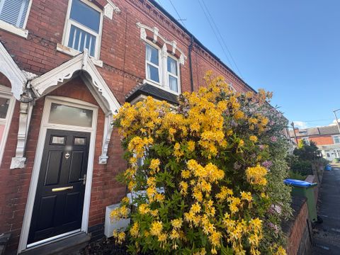 Apartment in Sandwell, West Midlands - View 2