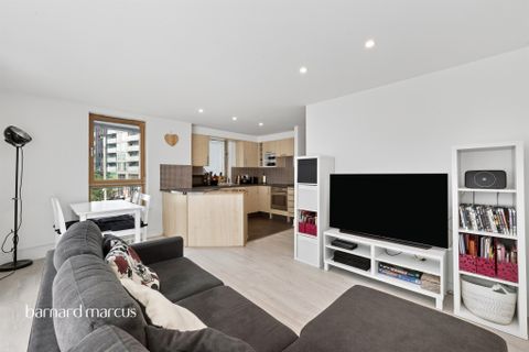 The Oaks Square, Epsom KT19
