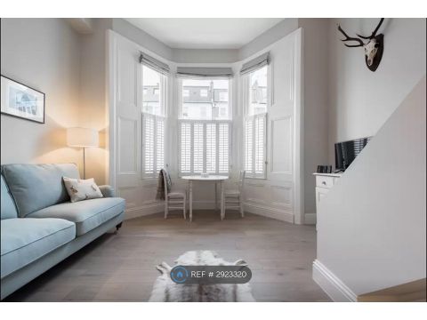 Sinclair Gardens, London W14