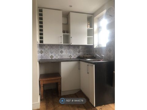 Queens Avenue, London N3, Room to rent