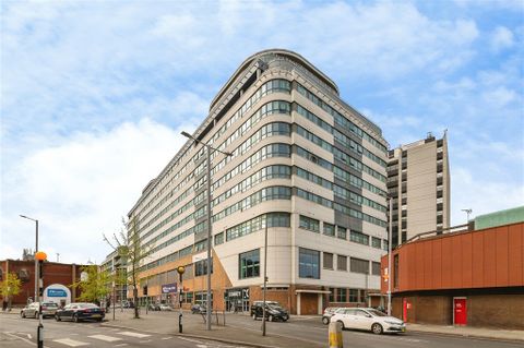 Apartment in Nottingham, St Ann's, Nottinghamshire - View 2