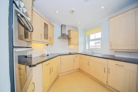 Apartment in Southampton - View 5