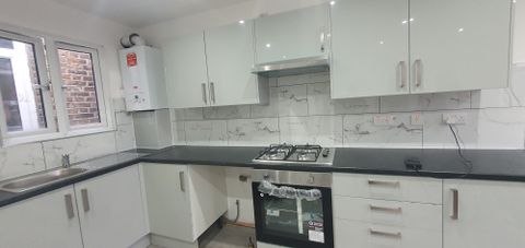 Woodford Road, London E7 - Więcej