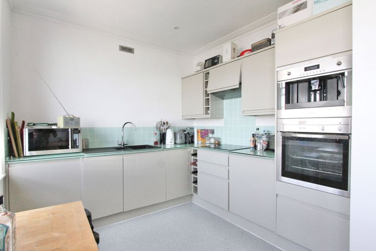 2 bed flat to rent in Sussex Square, Brighton BN2 Zoopla