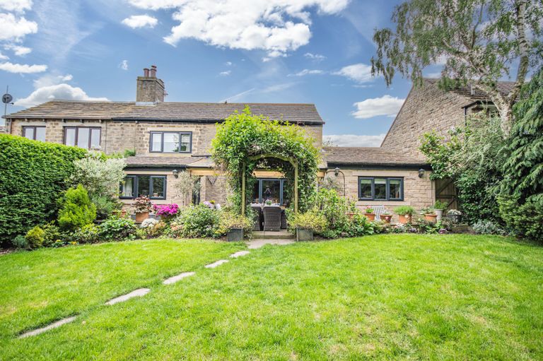 4 bed cottage for sale in Marsh Lane, Shepley, Huddersfield HD8 Zoopla