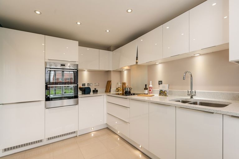 Property 3 of 12. 2 Sided Kitchen With Lots Of Storage