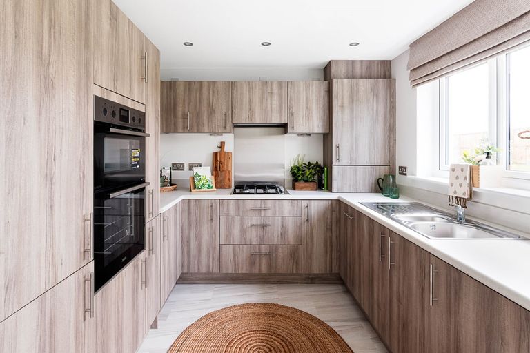 Property 3 of 12. 3 Sided Kitchen With Lots Of Storage