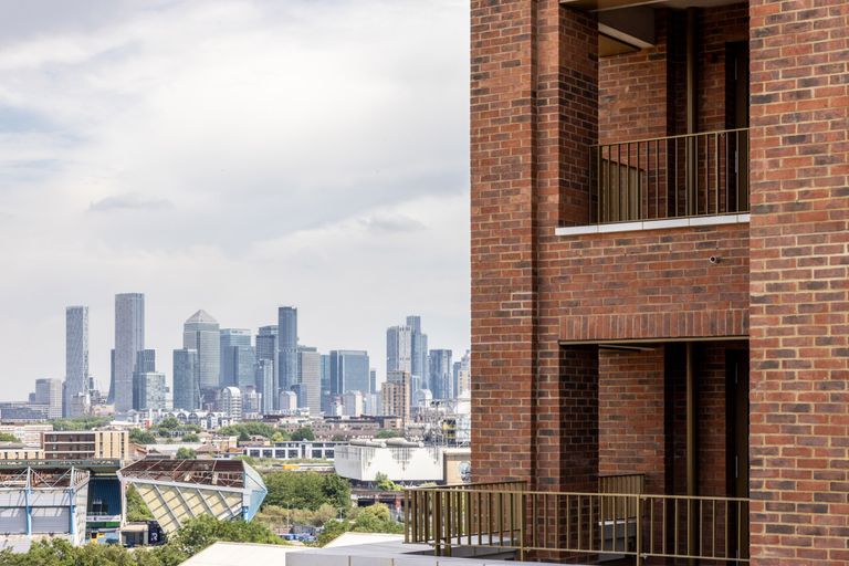 Property 2 of 7. External Canary Wharf View