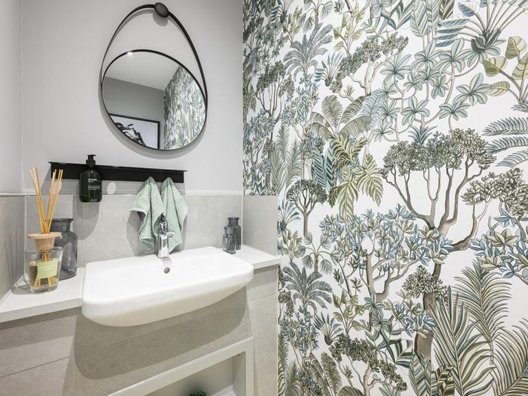 Property 3 of 22. The Lawrence, Number 153