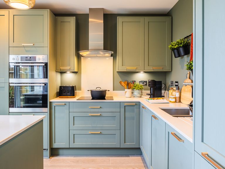 Property 3 of 10. Redrow - The Lincoln - Kitchen