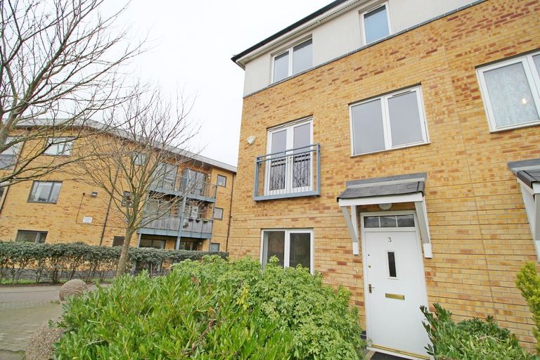 4 bed semidetached house for sale in Taywood Road, Northolt UB5 Zoopla