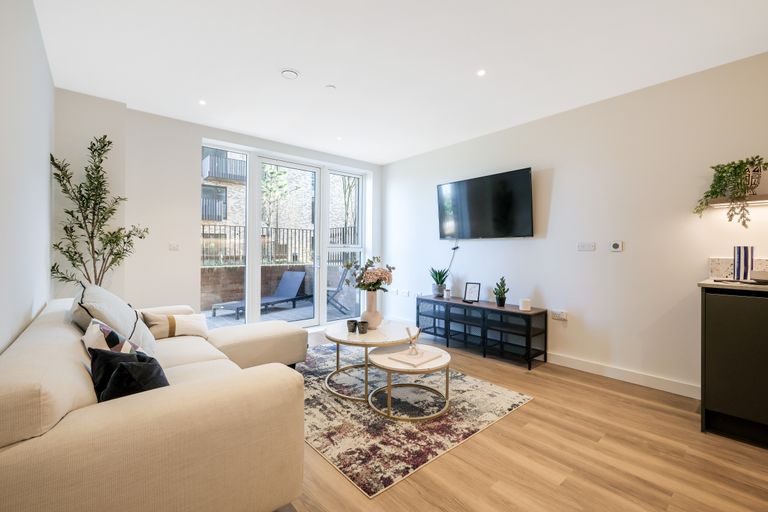 Property 2 of 6. 3 Lounge 2