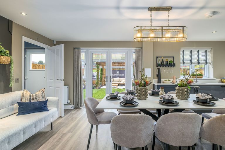 Property 2 of 10. Open-Plan Kitchen/Dining Space In 4 Bedroom Home