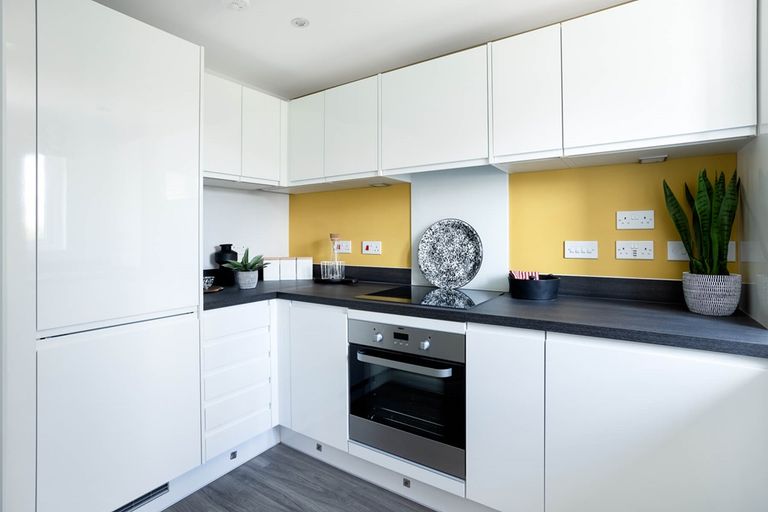 Property 3 of 12. 3 Sided Kitchen With Lots Of Storage