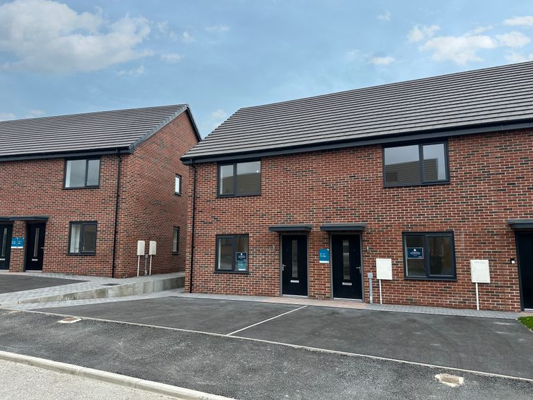 Property 1 of 7. Plot External