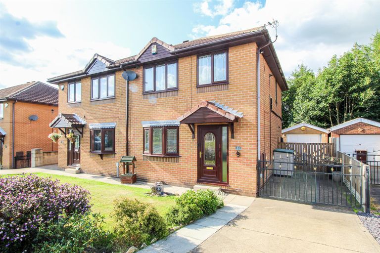 3 bed semidetached house for sale in Meadow Croft, Hemsworth