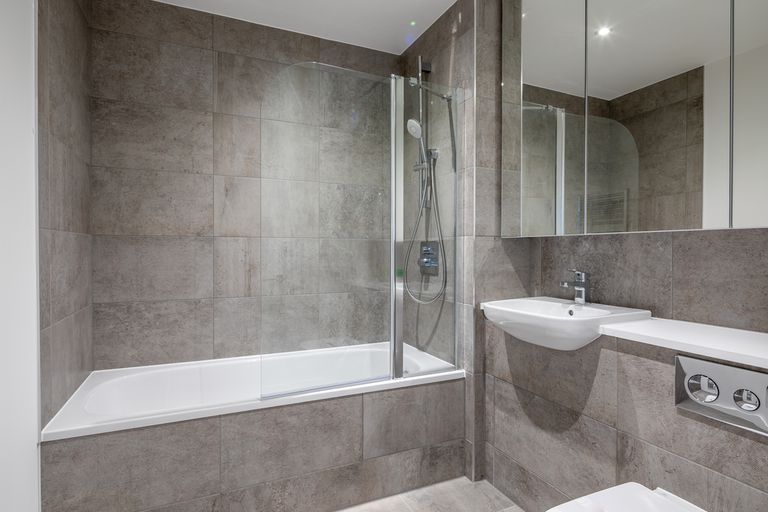 Property 3 of 6. 25.12.05 Meridan P1103-80