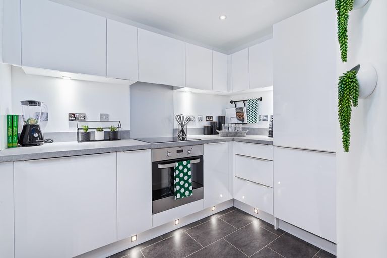 Property 3 of 10. 3 Sided Kitchen With Lots Of Storage