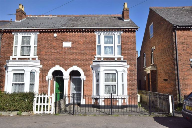 3 bed semidetached house for sale in Tredworth Road, Gloucester GL1