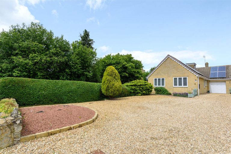 3 bed bungalow for sale in Beckford Road, Alderton, Tewkesbury