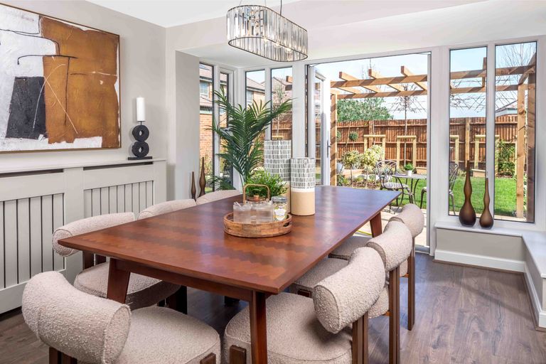 Property 3 of 10. Winstone Dining Area