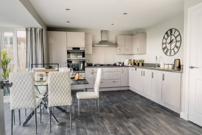 Property 3 of 10. Dining And Kitchen Area