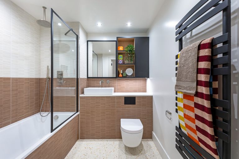Property 3 of 7. Bathroom