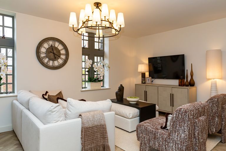 Property 2 of 10. Living Area