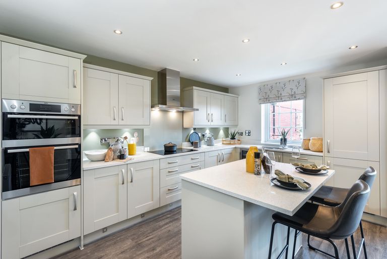 Property 1 of 7. 5 Bedroom Manning Kitchen