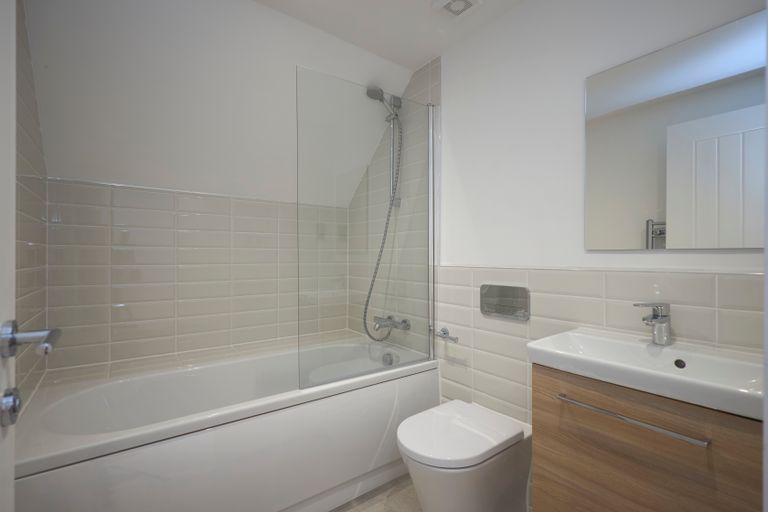 Property 3 of 6. Bathroom