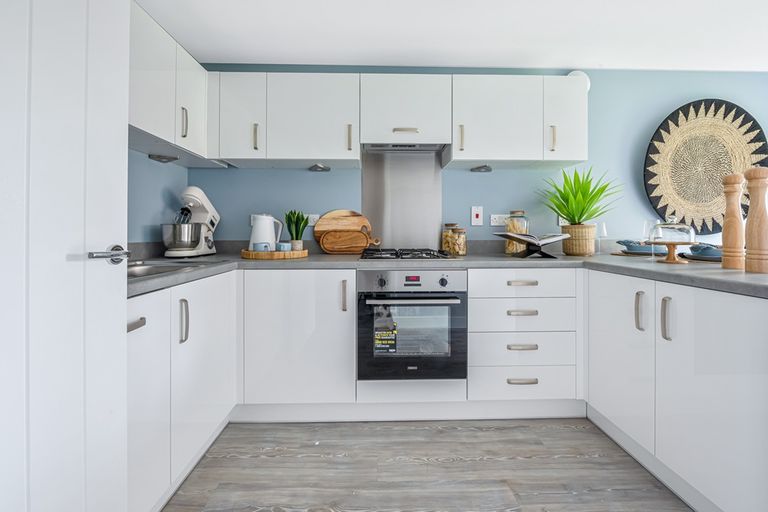 Property 3 of 11. 3 Sided Kitchen With Lots Of Storage