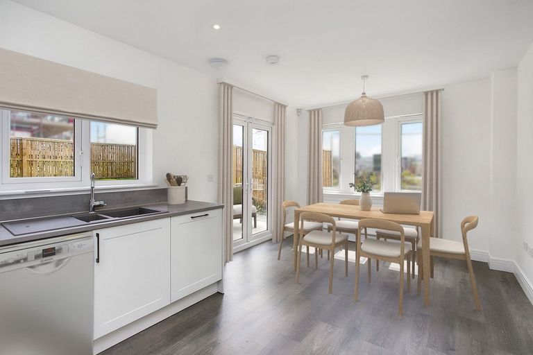 Property 3 of 14. Millgate Lawns, Winchburgh