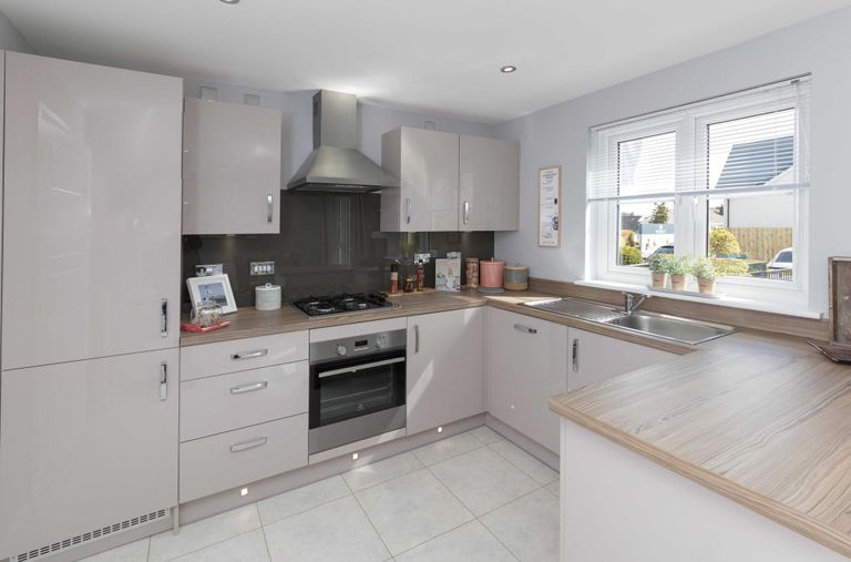 Property 3 of 10. Kitchen