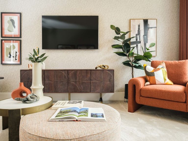 Property 2 of 5. The Warwick - Lounge