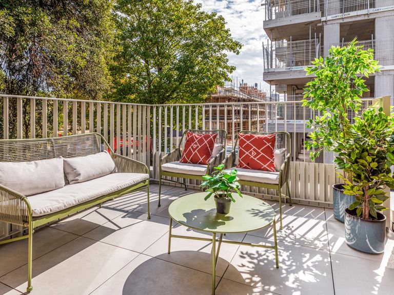 Property 2 of 9. Ngp Show Apartment