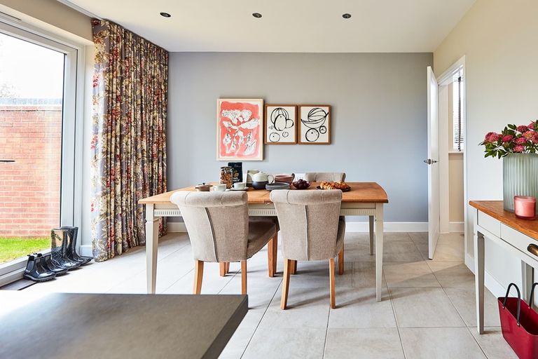 Property 3 of 13. Family Meal Times
