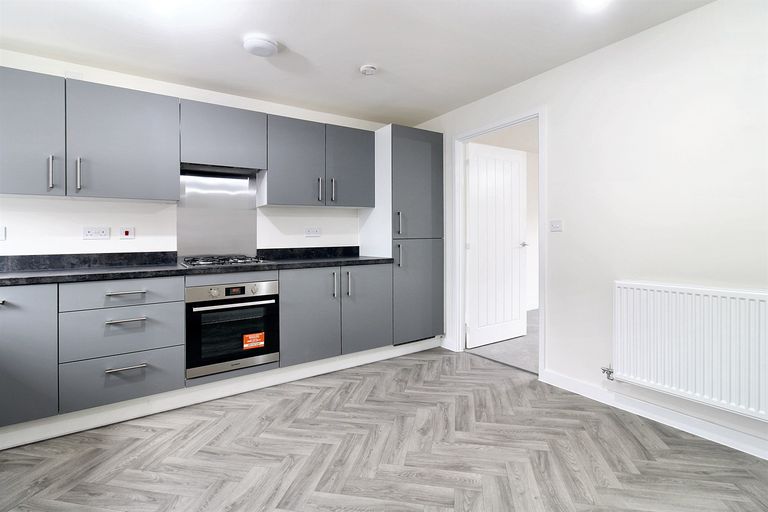Property 3 of 10. Kitchen