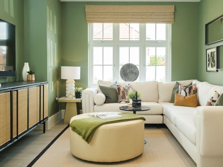 Property 3 of 10. The Windsor - Lounge