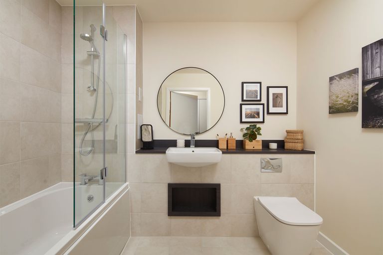 Property 3 of 6. Bathroom