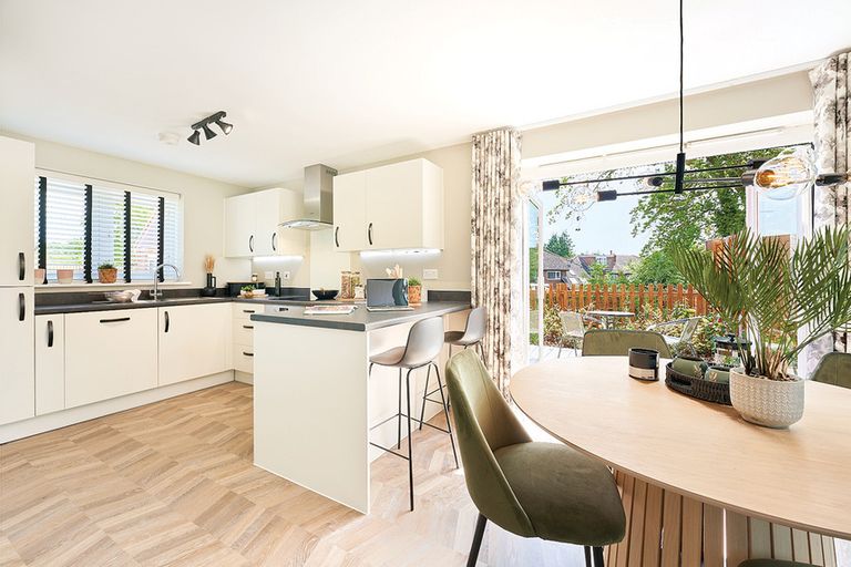 Property 2 of 7. The Hemans Ht 462 - Dining Kitchen