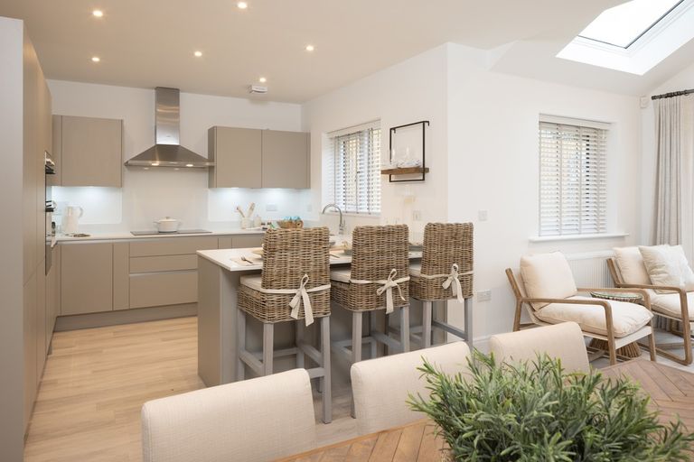 Property 2 of 12. Knightwood Chase, Fordingbridge