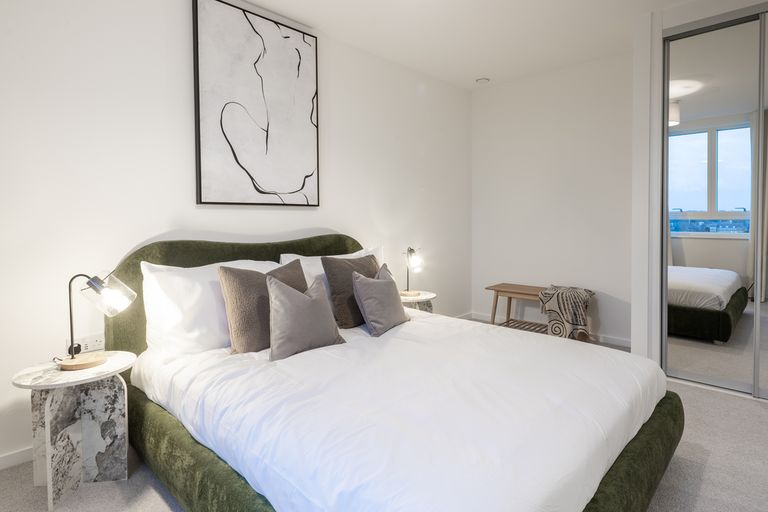 Property 1 of 6. 25.12.05 Meridan P907-60-Hdr