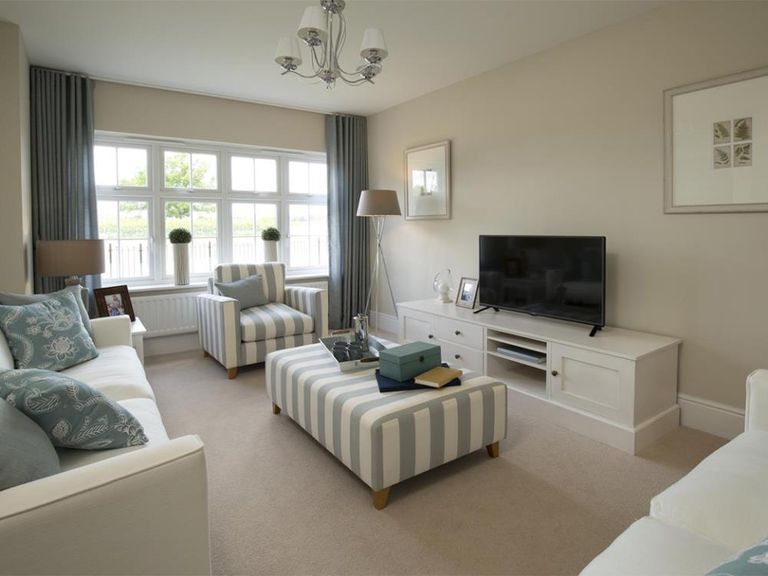 Property 2 of 8. Lounge Of The Windsor, A 4 Bedroom House