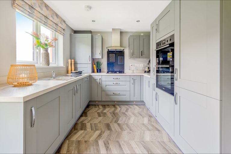 Property 3 of 12. 3 Sided Kitchen With Lots Of Storage
