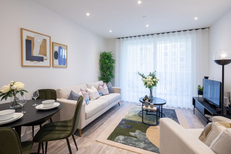 Property 3 of 5. 25.12.03 F17 Granada P138 2 Bed-36-Hdr