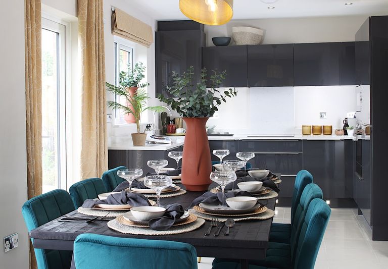 Property 3 of 9. Enjoy Family Meal Times