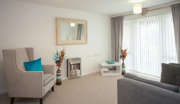 Property 1 of 10. Lounge/Diner