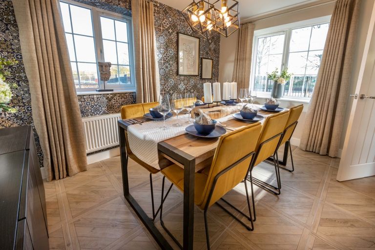 Property 3 of 10. Dining Room