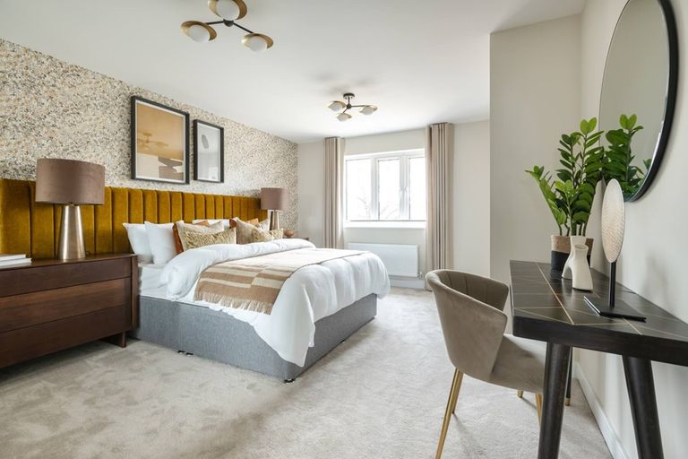 Property 1 of 12. King Size Bedroom With Ample Space And En Suite Shower Room