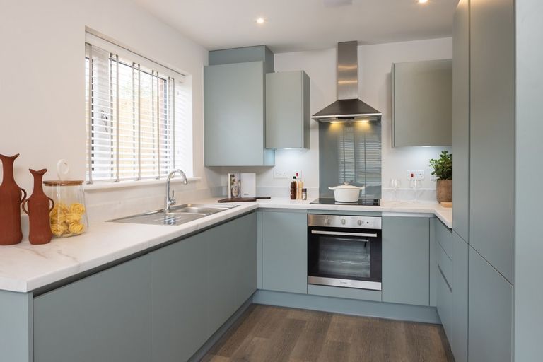 Property 2 of 10. Knightwood Chase, Fordingbridge